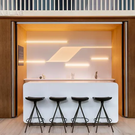 Labtwentytwo Barcelona, A Tribute Portfolio 4* Βαρκελώνη